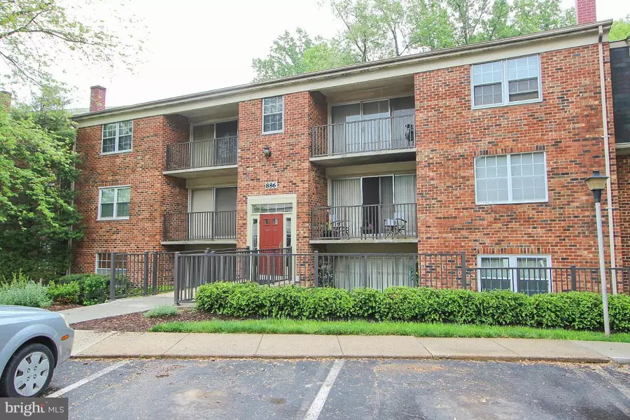 886 COLLEGE PKWY #201, Rockville, MD 20850