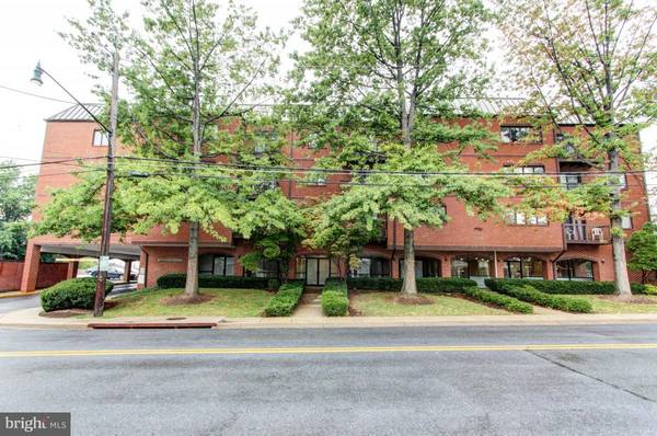 8 RUSSELL AVE #302, Gaithersburg, MD 20877