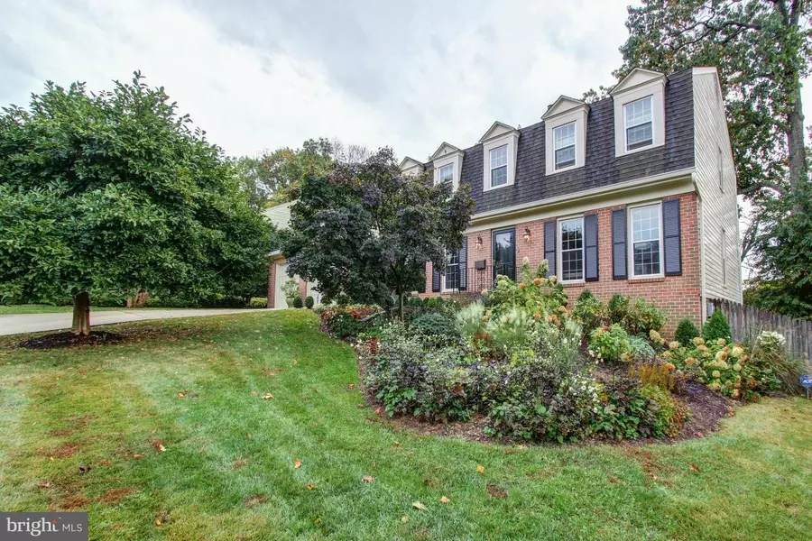 6782 SURREYWOOD LN, Bethesda, MD 20817