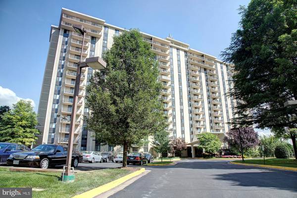 7420 WESTLAKE TER #1006, Bethesda, MD 20817