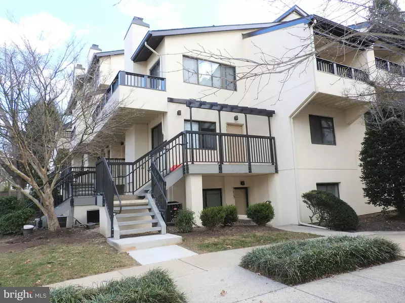 9829 HELLINGLY PL #67, Montgomery Village, MD 20886