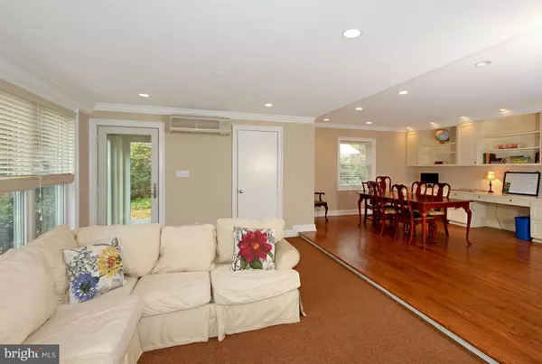 Kensington, MD 20895,9806 BEXHILL DR E