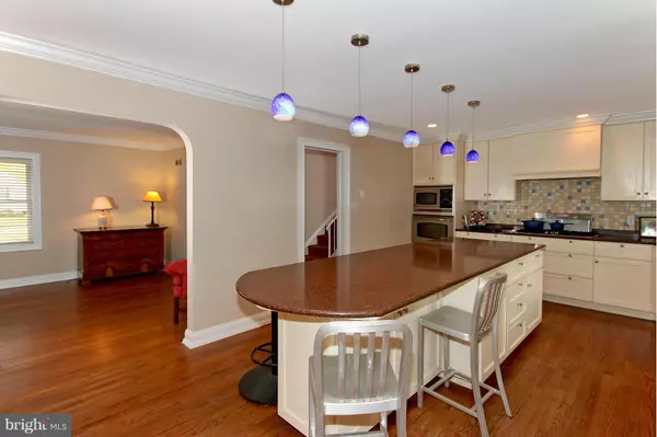 Kensington, MD 20895,9806 BEXHILL DR E