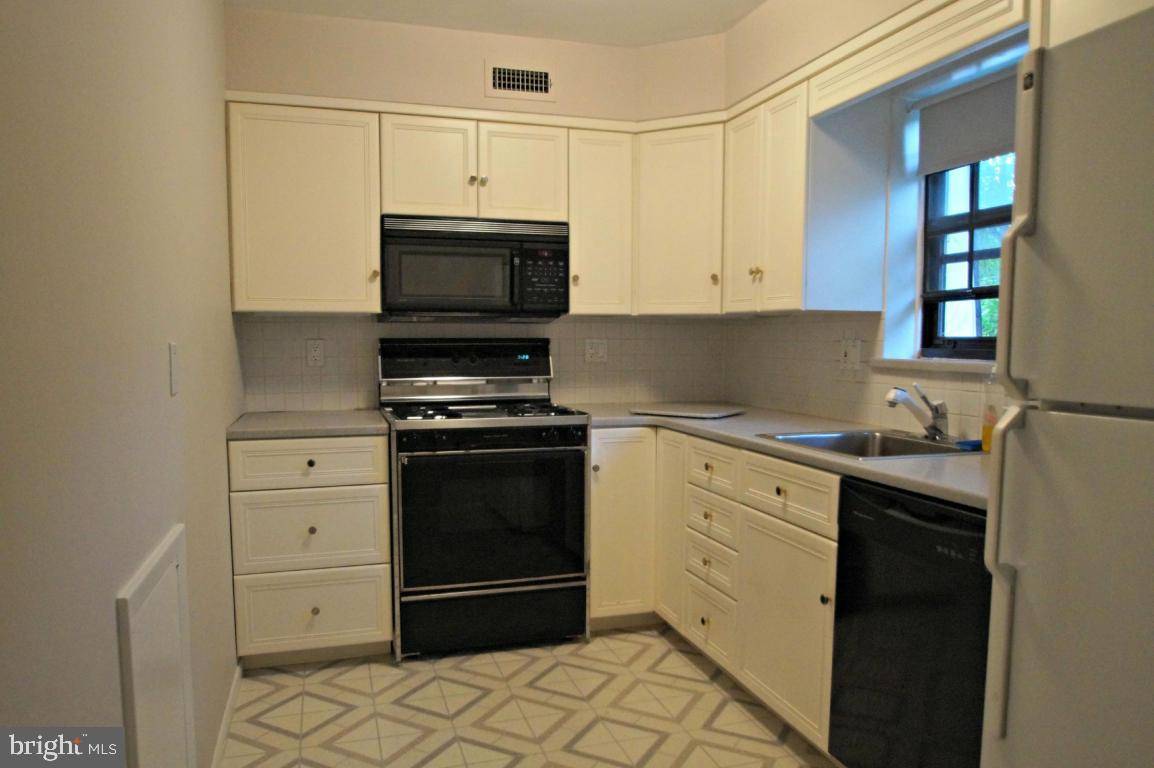 Lancaster, PA 17601,13 VALLEYBROOK DR