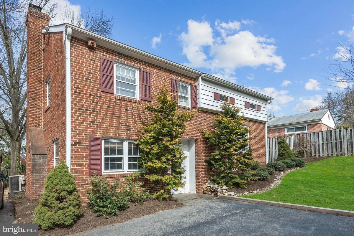 Bethesda, MD 20814,9302 CEDAR LN