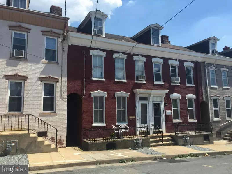 208 POPLAR ST, Columbia, PA 17512