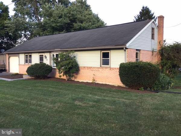 37 MILLER RD, Akron, PA 17501