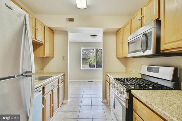 408 DEER PARK RD #12-B, Gaithersburg, MD 20877