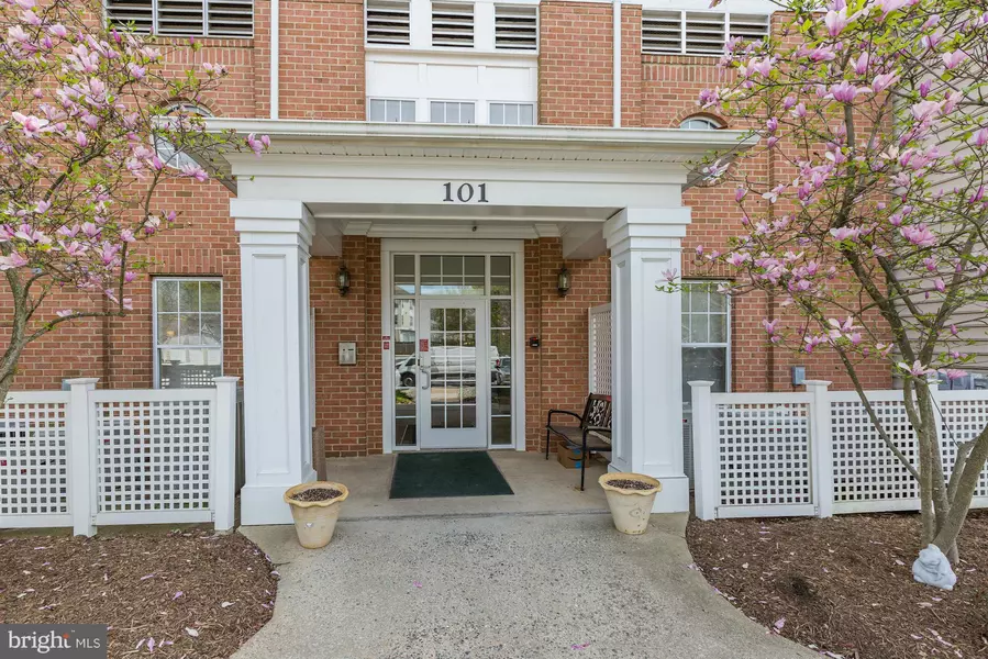 101 WATKINS POND BLVD #207, Rockville, MD 20850