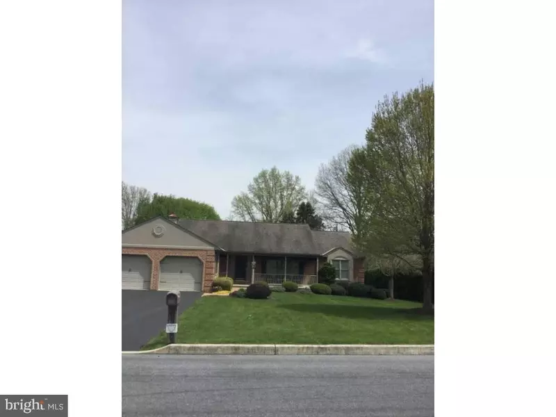 5 IRVIN DR, Lititz, PA 17543