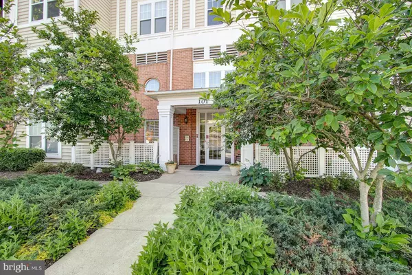 101 WATKINS POND BLVD #103, Rockville, MD 20855