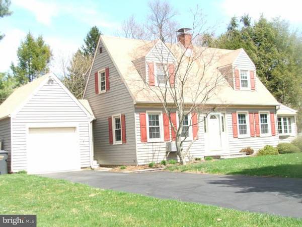 8 W SCHOOL LN, Yardley, PA 19067