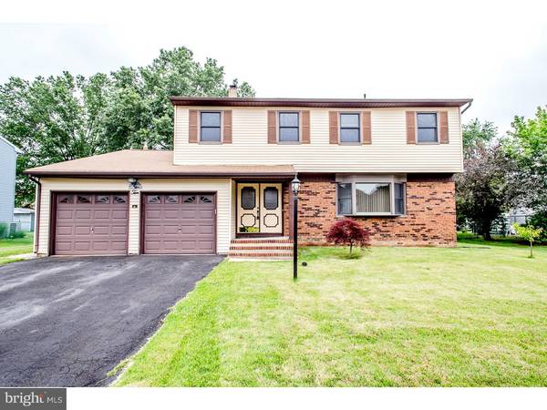 10 ROBIN HOOD DR, Fallsington, PA 19054