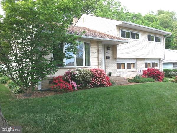 102 HEDGEROW DR, Morrisville, PA 19067