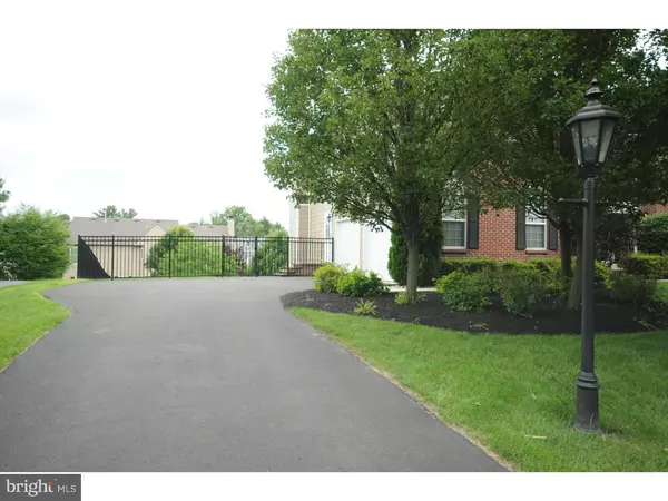 Doylestown, PA 18902,3942 CHARTER CLUB DR