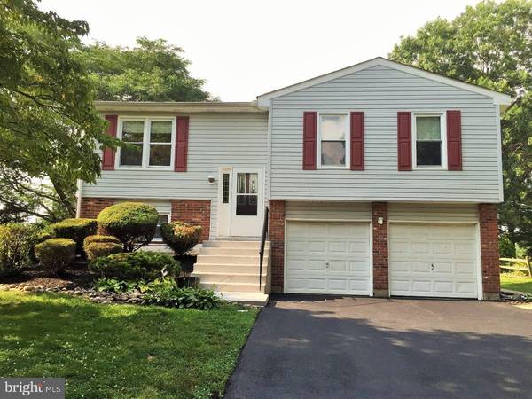 1 WESTWOOD CT, Newtown, PA 18940