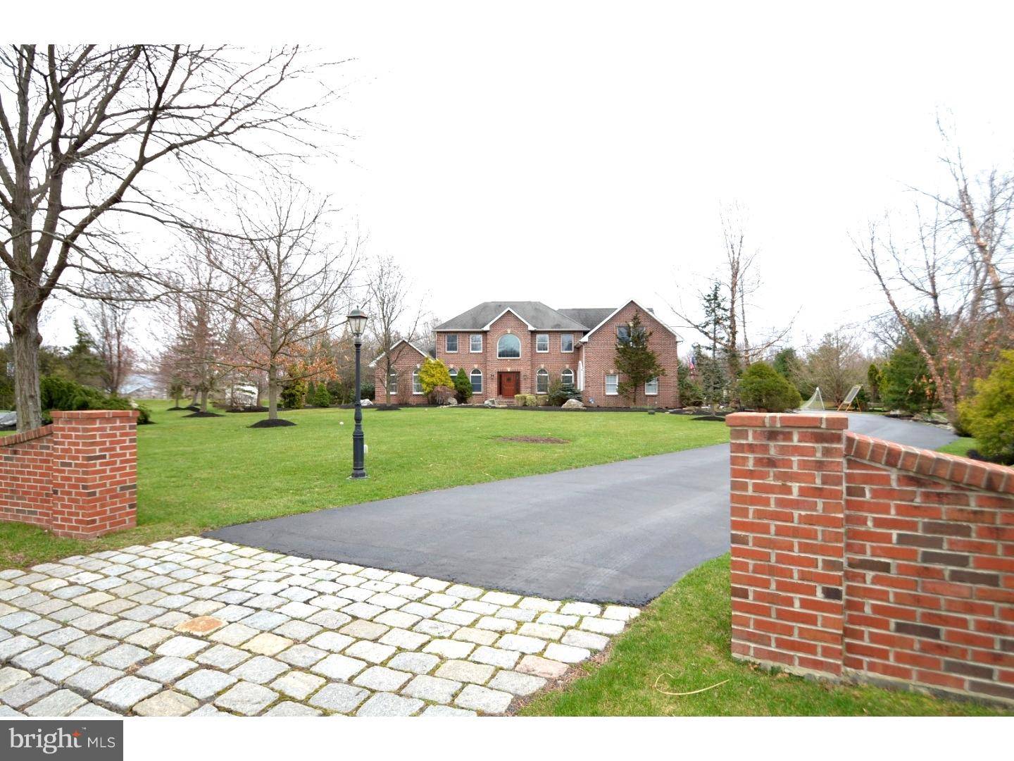 4880 GLOUCESTER DR, Doylestown, PA 18902