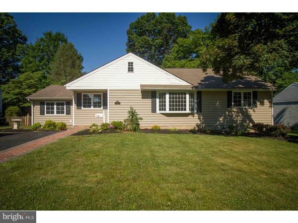 17 FAIRWAY DR, Yardley, PA 19067