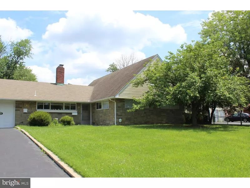 37 ROSE APPLE RD, Levittown, PA 19056