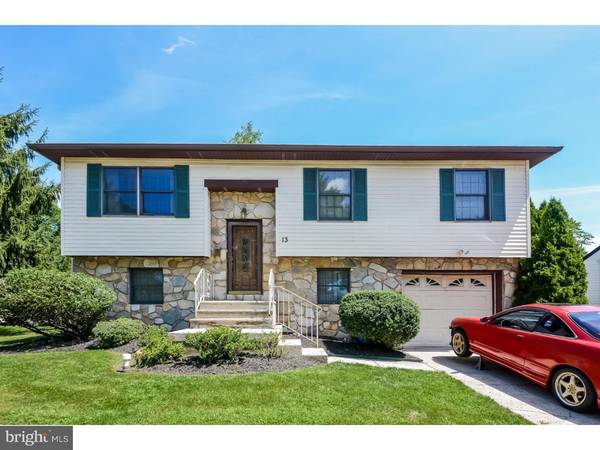 13 LYNNS CT, Morrisville, PA 19067