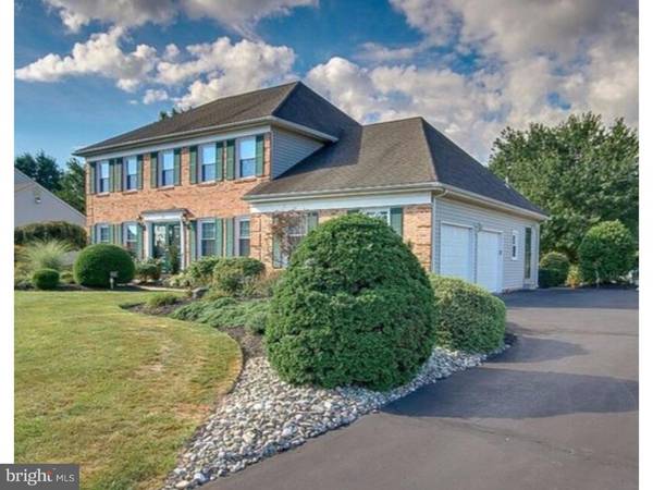 10 MEER DR, Holland, PA 19053