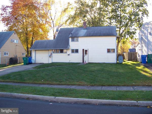 35 GINGERBUSH RD, Levittown, PA 19057