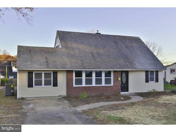 4 VERDANT RD, Levittown, PA 19057