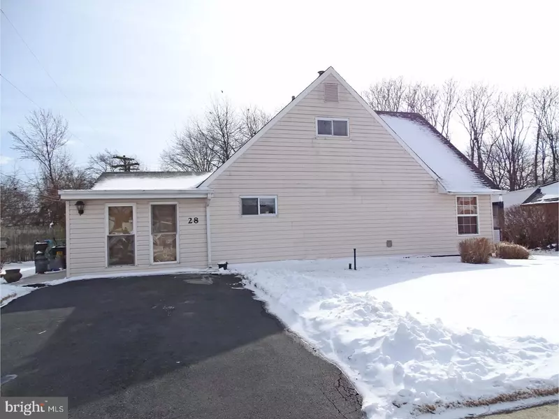 28 NIGHTINGALE LN, Levittown, PA 19054