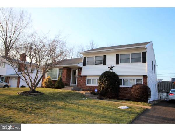 128 HEDGEROW DR, Morrisville, PA 19067