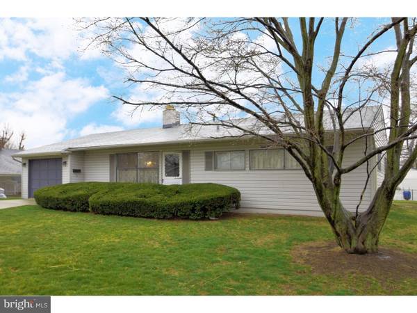 19 GRACEFUL LN, Levittown, PA 19055