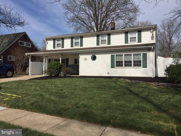 42 ROLLING LN, Levittown, PA 19055