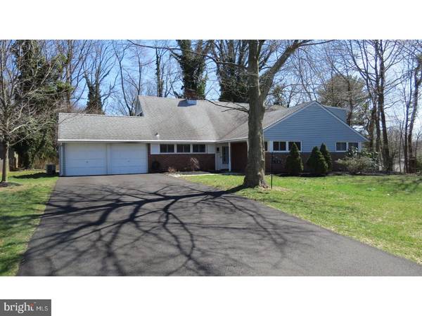 18 ROUND HILL RD, Levittown, PA 19056