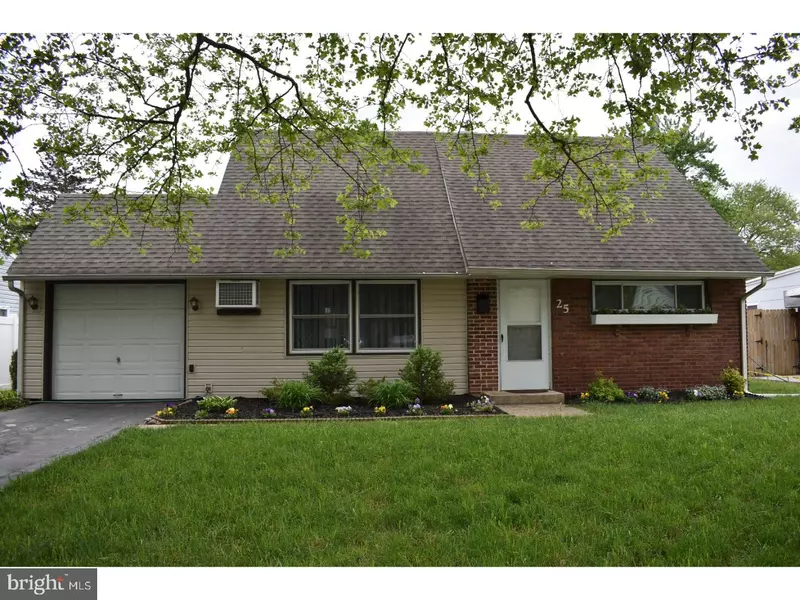 25 KRAFT LN, Levittown, PA 19055