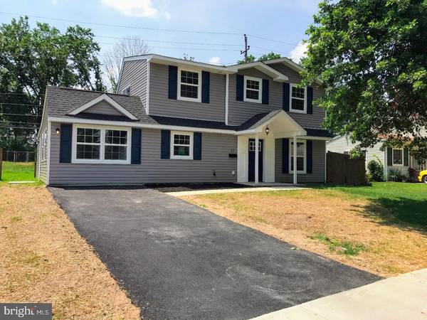 11 ROLLING LN, Levittown, PA 19055