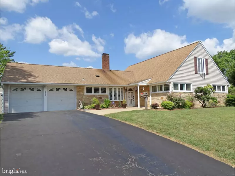 233 FORSYTHIA DR S, Levittown, PA 19056