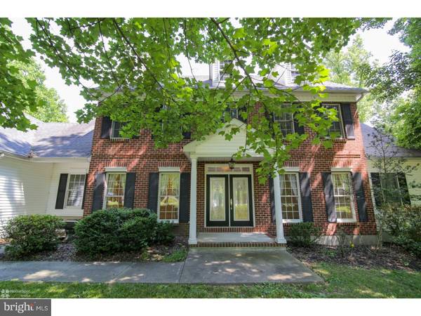 2475 WOODLAND HILLS CT, Hellertown, PA 18055