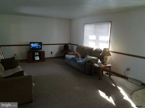 Hanover, PA 17331,40 WINDY CT