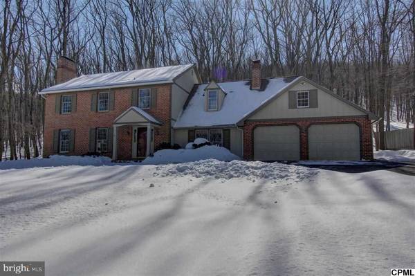 725 OAK HILL DR, Boiling Springs, PA 17007