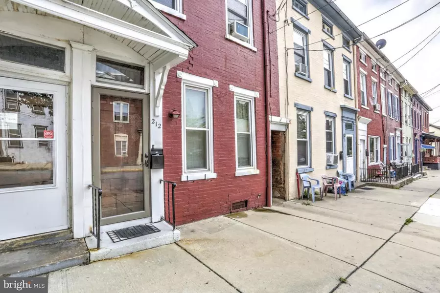 212 WALNUT ST, Columbia, PA 17512