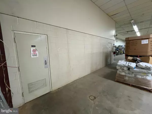 York, PA 17402,4075 E MARKET ST