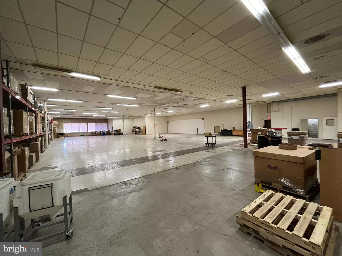 York, PA 17402,4075 E MARKET ST