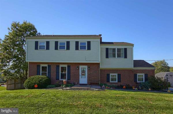 18 CLEAR VIEW RD, Dillsburg, PA 17019