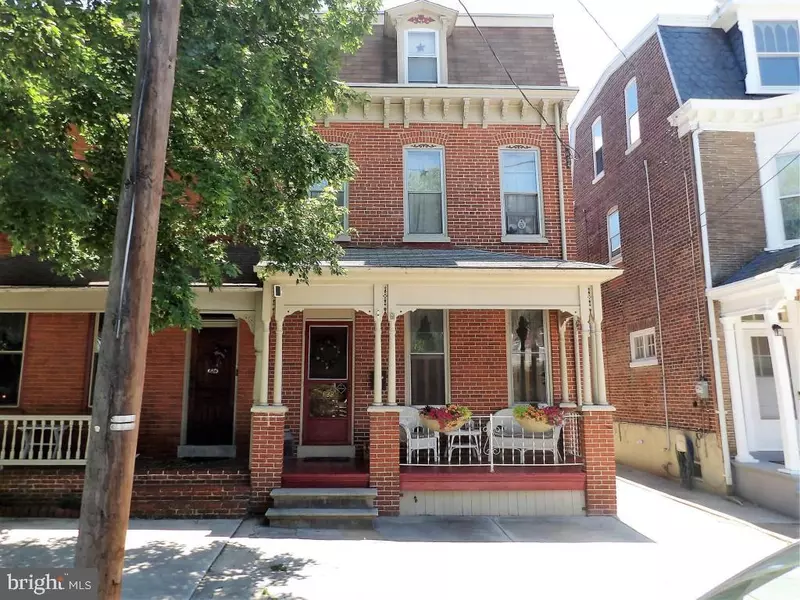 822 WALNUT ST, Columbia, PA 17512