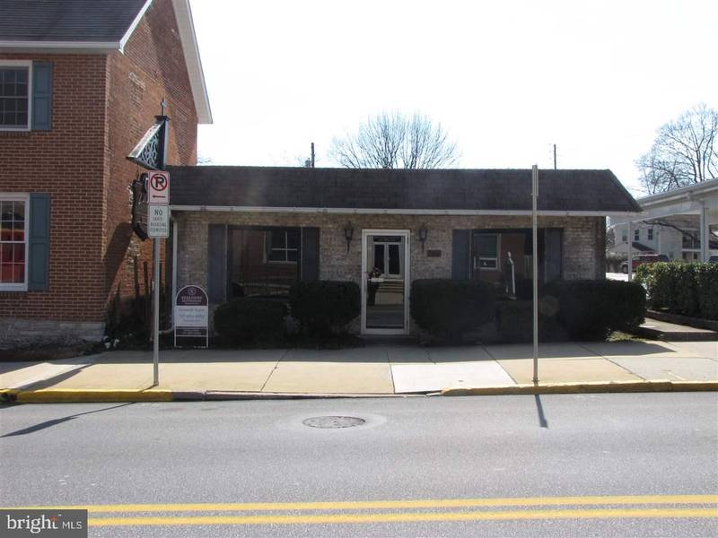 111 W MAIN ST, Hummelstown, PA 17036