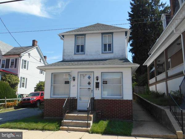 20 HANOVER ST, Glen Rock, PA 17327