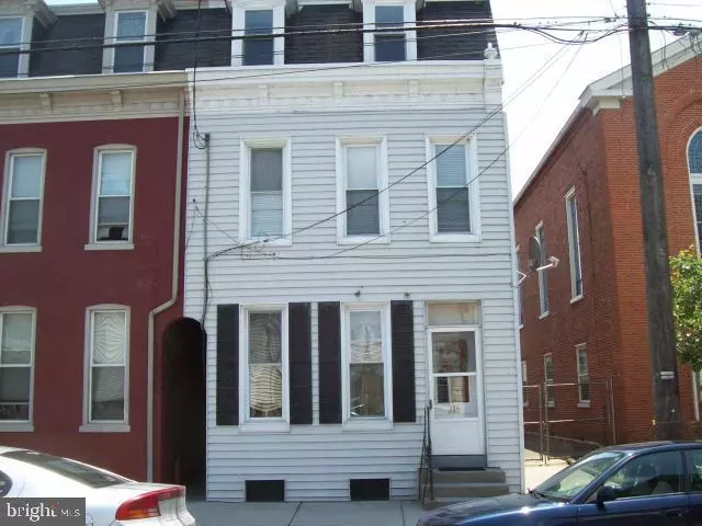 326 WALNUT ST, Columbia, PA 17512