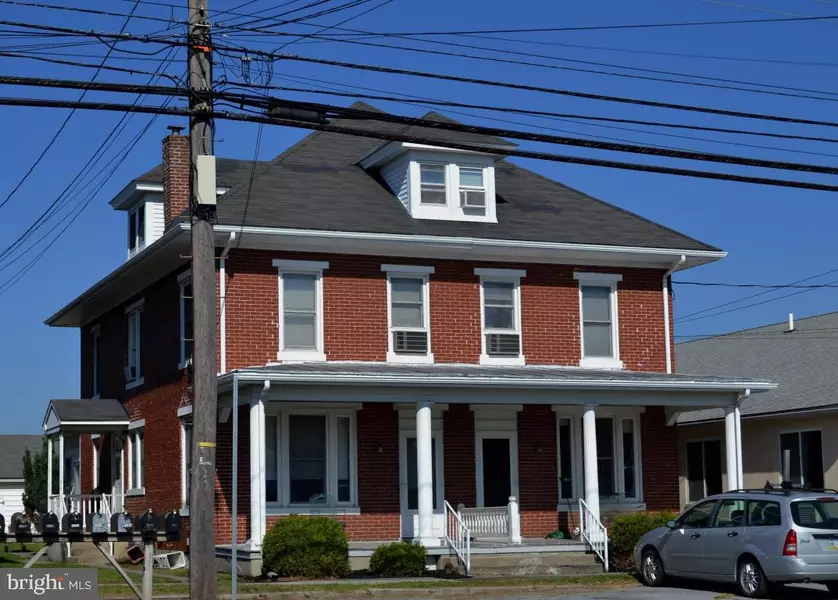 1025 E MAIN ST, Palmyra, PA 17078