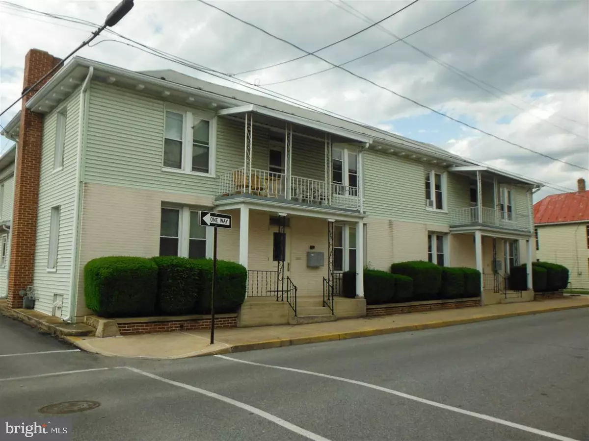 Shippensburg, PA 17257,15-17 E BURD ST