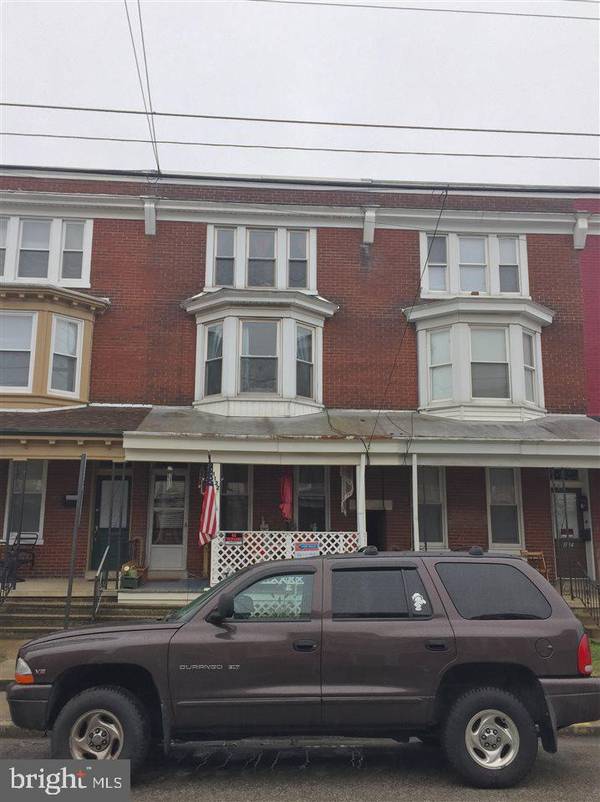 1122 W KING ST, York, PA 17404