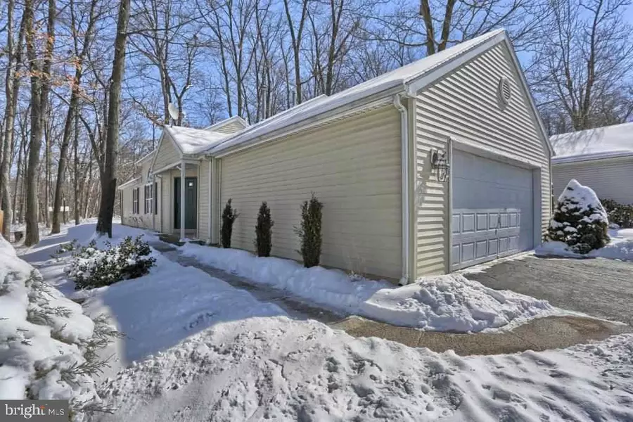 1037 OAK KNOLL DR, Harrisburg, PA 17111